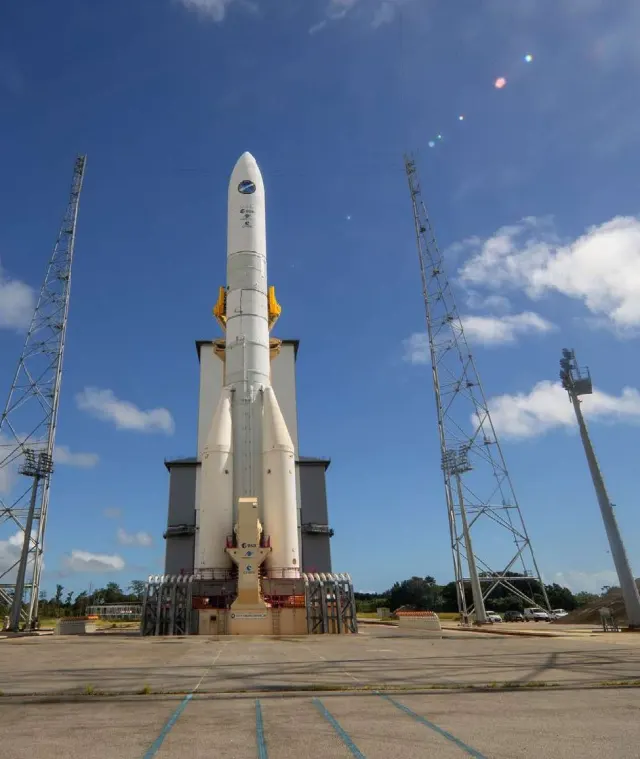 Cohetes: cómo se combinan los motores sólidos y líquidos para llegar al espacio